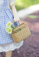 Meubles miniatures en bambou de style bohème du milieu du siècle, panier de pique-nique pour poupées en peluche faites à la main pour enfants