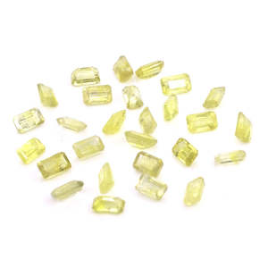 Saphir Jaune Naturel Grade AAA de Bangkok, Taille Émeraude, Créé en Laboratoire, Octogones Calibrés 3x5mm & 4x6mm, Couleurs Rouge & Vert - Product Image 2