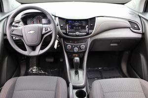 SUV TRAX LS FWD 2020 à faible kilométrage, boîte automatique 6 vitesses, 138 CV - Product Image 3