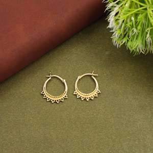 Pendientes de aro tribales en tono dorado, aros pequeños con borde de cuentas, joyería de moda étnica bohemia para mujer - Product Image 4