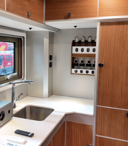 Autocaravana Todoterreno 4x4 con Panel Compuesto de Aluminio, Cocina con Diseño Ajustable, Gris, para 4-6 Personas, Un Dormitorio, para Acampar - Product Image 3