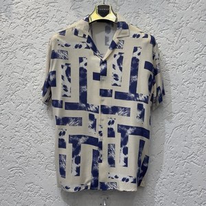 Chemise à manches courtes pour homme, motif floral moderne, coupe décontractée, tissu satiné léger, respirant, élégant, tenue décontractée d'été, vacances - Product Image 3