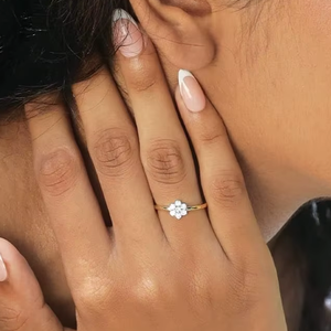 แหวนทองคำแท้ 18 กะรัต ประดับเพชรเลี้ยงในห้องปฏิบัติการ 0.24 กะรัต ระดับความสะอาด D VS-SI ทรงบริลเลียนท์ ได้รับการรับรองจาก IGI ผลิตตามสั่ง ปรับขนาดได้ ดีไซน์หรูหรา - Product Image 1