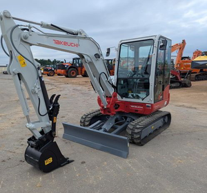 Excavatrice compacte sur chenilles Takeuchi TB240, moteur hydraulique puissant, pompe, boîte de vitesses, engrenages, haute efficacité, travaux de terrassement, travaux routiers - Product Image 1