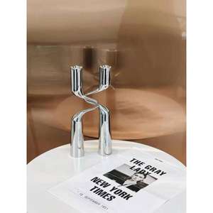 Bougeoir en aluminium sophistiqué avec des détails en métal complexes et une finition élégante pour des idées de décoration confortables et élégantes - Product Image 3