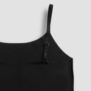เสื้อกล้ามและเสื้อสายเดี่ยวสีดำ Essential Fit - Product Image 5