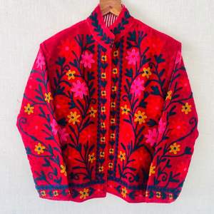 Veste en coton Suzani faite à la main en Inde, veste courte brodée à la main, veste unisexe, veste courte Suzani faite à la main - Product Image 1