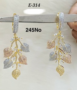 Boucles d'oreilles pendantes en feuille d'or et d'argent à trois tons, bijoux en laiton étincelants, boucles d'oreilles à clous tendance - Product Image 1