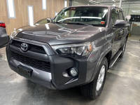 Toyota 4Runner SR5 2017 d'occasion, transmission intégrale, intérieur cuir, caméra de recul, 5 places, 8 airbags, phares LED, écran tactile, toit ouvrant