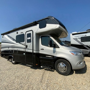 Autocaravana de Lujo D-Y-N-A-M-A-X ISATA 3 24FW Blanca Usada para Acampar, Emisión Euro 5 2023, 4-6 Pasajeros - Product Image 5