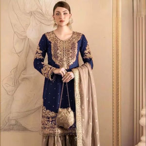 Style hivernal sophistiqué: Georgette Gharara en renard pur avec motif, broderie séquentielle et Dupatta fantaisie pour une touche luxueuse - Product Image 1