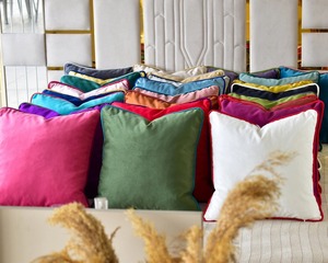 Housse de coussin en velours de qualité supérieure avec passepoil : Coussin carré et lombaire, housse de coussin personnalisée pour salon, pour canapé - Product Image 1