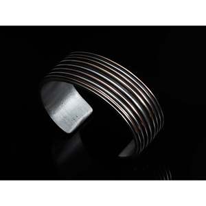 Pulsera de moda con diamantes y calavera dorada - Product Image 3