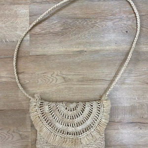 กระเป๋าสะพายข้างสไตล์โบฮีเมียนทำจากเส้นใยราฟเฟีย - Product Image 1