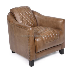 Fauteuil en cuir et bois avec coussin confortable, construction durable, design classique intemporel, idéal pour la maison et le salon - Product Image 3
