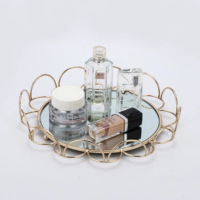 Plateau miroir rond en verre avec cadre en laiton luxueux, dernière création des fabricants, pour la décoration de la maison et de mariage