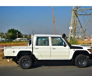 LANDCRUISER 79 DOUBLE CAB PICKUP V8 4.5L 4WD 2023 EN BON ÉTAT - Prêt à être expédié - Product Image 5