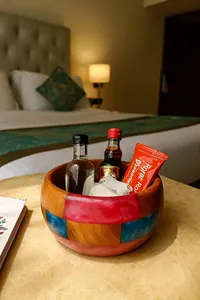 Cuenco decorativo de resina de madera hecho a mano, acento elegante de estilo Ángel para el hogar o la oficina como centro de mesa de salón o comedor - Product Image 5