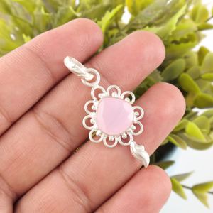 Colgante de Calcedonia Rosa en Forma de Corazón Hecho a Mano con Diseño Floral Ornamentado en Plata de Ley 925 - Product Image 3
