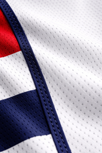 Ensemble de maillots de basket-ball unisexes personnalisés à manches courtes avec logo sur le devant, rayures blanches et rouges, col en V, sublimé, respirant, en polyester, taille adulte - Product Image 3
