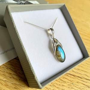 Collar de Labradorita de Plata de Ley Chapado en Oro Vintage Hecho a Mano con Colgante de Diseño Celta, Joyería de Piedras Preciosas para Compromiso - Product Image 2