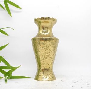 Vase à fleurs en laiton de qualité supérieure Design antidérapant de luxe écologique Style moderne Usage domestique Pièce maîtresse de style indien la plus vendue - Product Image 5