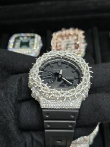 นาฬิกาโมอิสซาไนต์แบบฝังเพชร นาฬิกาคาสิโอแบบดิจิตอลประดับเพชร สไตล์ฮิปฮอป ของขวัญสำหรับเขา นาฬิกาทำมือ - Product Image 4