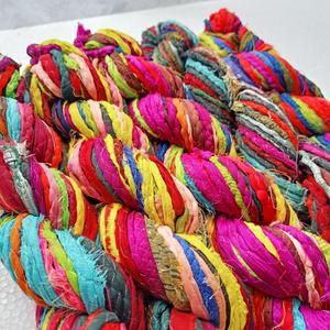 สายริบบิ้นผ้าไหมส่าหรีหลากสีออกแบบได้ตามต้องการทำจากผ้าไหมรีไซเคิลสำหรับงานฝีมือสไตล์โบโฮและเครื่องประดับ - Product Image 2