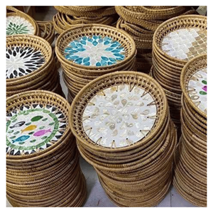 Bandeja de Ratán con Incrustaciones de Madreperla, Base Tejida de Ratán con Incrustaciones de Conchas para Organizador de Tocador, Exhibición de Perfumes y Decoración, Vietnam - Product Image 6