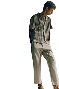 Marque personnalisée Haut pour hommes Tendance Coupe régulière Confortable Porter texturé Coton mélangé à manches courtes rayé Prix de gros Chemises - Product Image 3