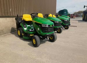 Nuevo Original Actividades al aire libre John Deere Maquinaria Cortacésped John Deere X950R para la venta - Product Image 4