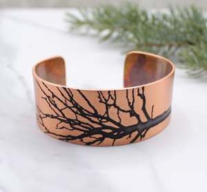Brazalete de cobre hecho a mano Diseño de árbol por ARTISAN CRAFT Painted Technique - Product Image 1