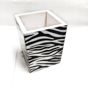 Produits de bain créatifs Ensemble de salle de bain en émail imprimé zèbre inclus avec plateau et support Ensemble distributeurs de savon liquide - Product Image 2