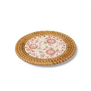 Posavasos de Ratán Natural Estilo Bohemio Hecho a Mano para Protección de Tazas, Jarras y Vasos, con Decoración para Mesa, Hecho en Vietnam - Product Image 1