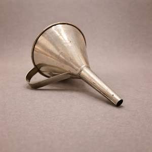 Embudo de Barra de Acero Inoxidable con Colador Incorporado para una Vertida Perfecta sin Derrames, Ideal para Cócteles, Cocina y Bares - Product Image 5