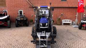 Tractor Diésel LOVOL de 35 HP con Cabina Cerrada y Cargador FL350 - Product Image 6
