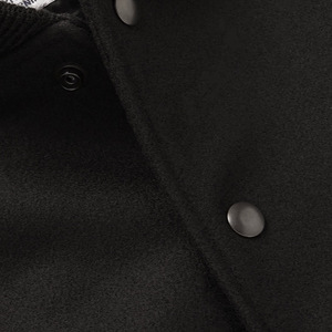 แจ็กเก็ตเลตเตอร์แมนมีฮู้ดของผู้ชายวินเทจผ้าคอตตอนปักลายด้วยกำมะหยี่แขนสีขาว - Product Image 6