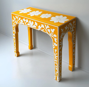 Table console incrustée d'os rose avec un design arqué et un motif de soleil détaillé, disponible au prix de gros. - Product Image 6
