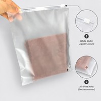 Sac d'expédition personnalisé givré avec fermeture éclair et trou de ventilation, impression par gravure, en PE transparent pour serviettes, vêtements et chaussures
