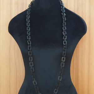 Collar de Lujo Hecho a Mano con Cuerno de Búfalo, Joyería Natural y Sostenible para Mujer, Alta Calidad - Product Image 1