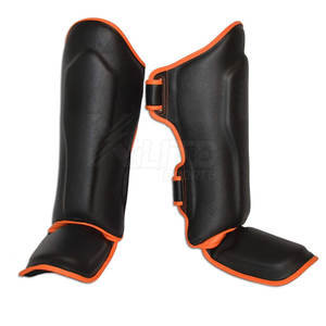 Protège-tibias confortables et protecteurs, conçus pour l'entraînement, dotés de sangles flexibles, résistantes aux chocs et ajustables pour un maintien sûr. - Product Image 2