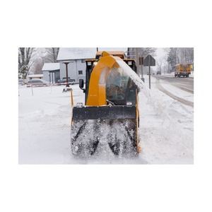 Soplador de nieve a gas ofrecido para limpiar aceras y áreas de estacionamiento - Product Image 2