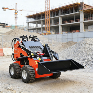 ミニローダーH380は安定したトラクションと高い積載能力を備え、フォークと組み合わせて使用することで、産業環境での資材搬送に最適です。 - Product Image 4