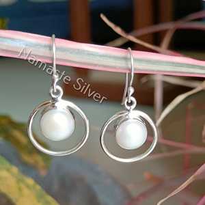 Boucles d'oreilles pendantes en argent faites à la main avec perles d'eau douce, bijoux élégants en perles, cadeau de mariage pour elle - Product Image 6
