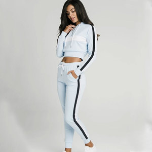 Conjunto de chándal de mujer personalizado ligero y transpirable de manga larga, tela Premium con personalización de logotipo, atuendo informal de moda. - Product Image 3