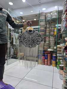 Poncho de soirée Kushang Textile Designer en mélange de soie brodé de perles et de cristaux, en tissu organza antistatique, à franges faites à la main, respirant - Product Image 5