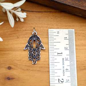 Colgante minimalista de latón con diseño de mandala de mano Hamsa, joyería Bohemia para personas especiales - Product Image 2
