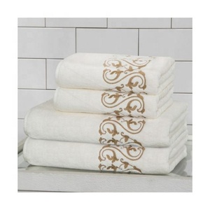 Ensembles de serviettes de bain de golf en pur coton 100% super mélangé personnalisés du fournisseur indien Tissu éponge uni confortable à séchage rapide - Product Image 5
