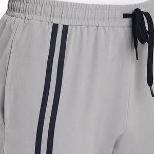 Conjunto de chándal de entrenamiento para hombre hecho de tela suave pero fuerte para las necesidades diarias de estilo deportivo e informal - Product Image 6