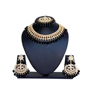 Ensemble de collier choker Kundan avec perles noires, bijoux élégants pour mariage - Product Image 1